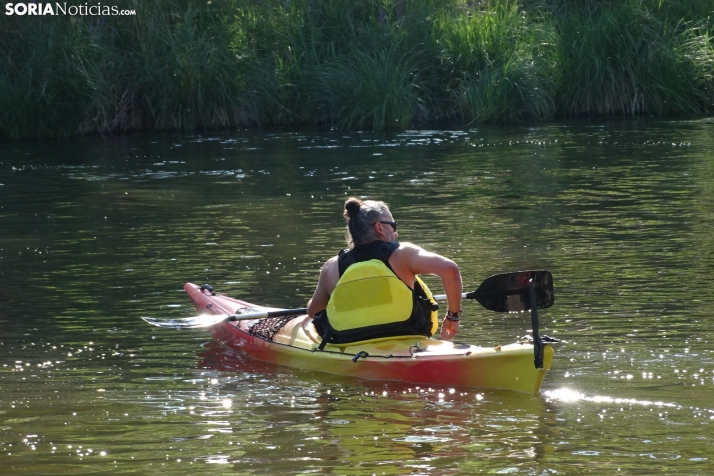 Fotos: Cientos de pirag&uuml;istas surcan las aguas del Duero en una nueva edici&oacute;n de su Traves&iacute;