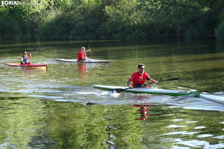 Fotos: Cientos de pirag&uuml;istas surcan las aguas del Duero en una nueva edici&oacute;n de su Traves&iacute;