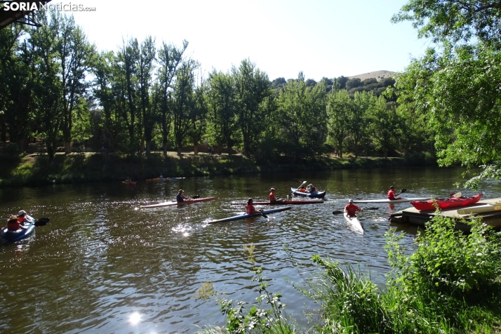 Fotos: Cientos de pirag&uuml;istas surcan las aguas del Duero en una nueva edici&oacute;n de su Traves&iacute;