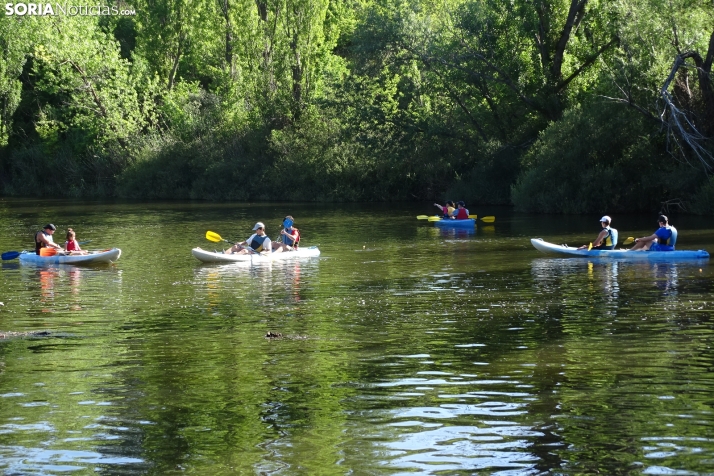 Fotos: Cientos de pirag&uuml;istas surcan las aguas del Duero en una nueva edici&oacute;n de su Traves&iacute;