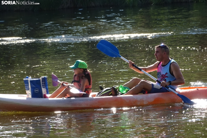 Fotos: Cientos de pirag&uuml;istas surcan las aguas del Duero en una nueva edici&oacute;n de su Traves&iacute;