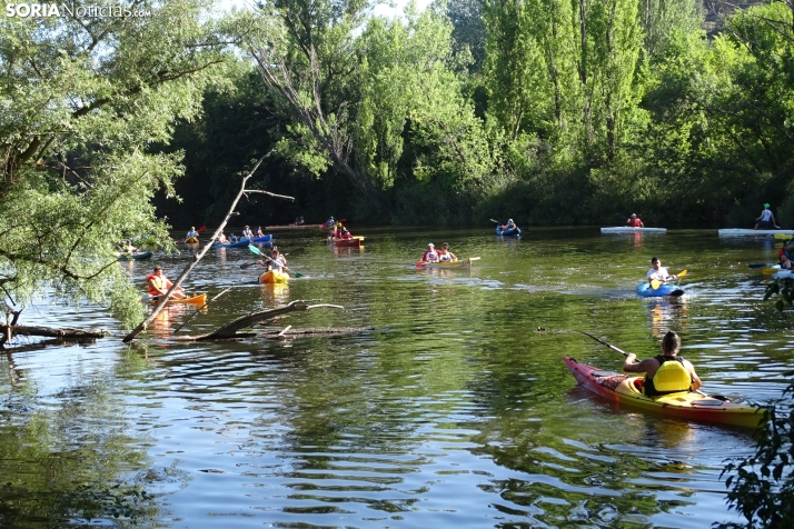 Fotos: Cientos de pirag&uuml;istas surcan las aguas del Duero en una nueva edici&oacute;n de su Traves&iacute;