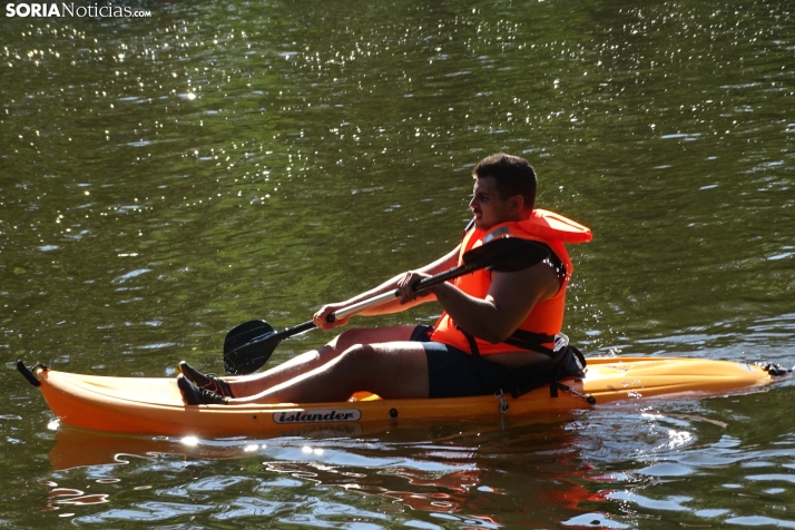 Fotos: Cientos de pirag&uuml;istas surcan las aguas del Duero en una nueva edici&oacute;n de su Traves&iacute;