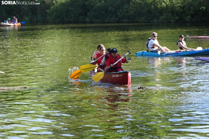 Fotos: Cientos de pirag&uuml;istas surcan las aguas del Duero en una nueva edici&oacute;n de su Traves&iacute;