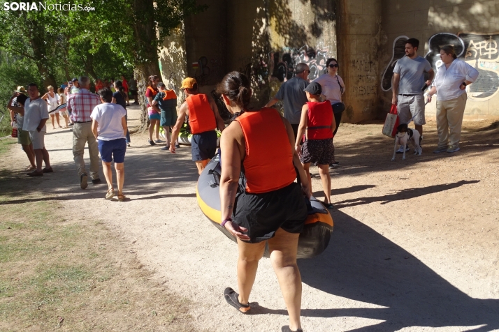 Fotos: Cientos de pirag&uuml;istas surcan las aguas del Duero en una nueva edici&oacute;n de su Traves&iacute;