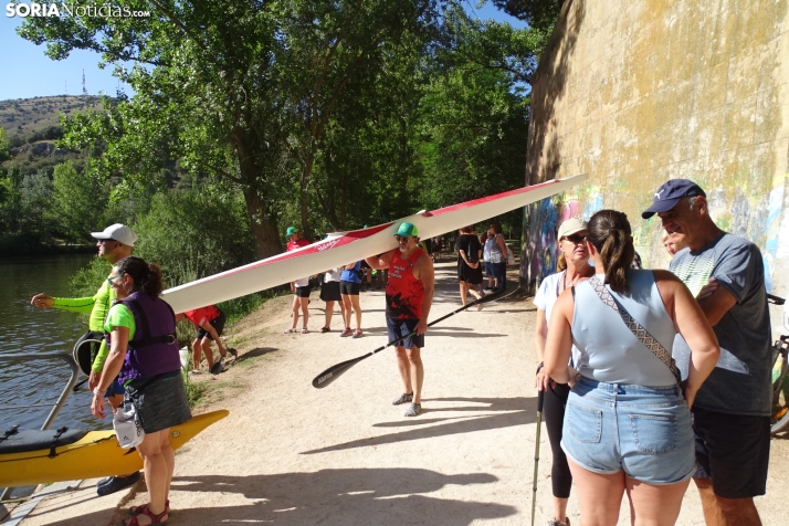 Fotos: Cientos de pirag&uuml;istas surcan las aguas del Duero en una nueva edici&oacute;n de su Traves&iacute;