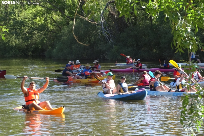 Fotos: Cientos de pirag&uuml;istas surcan las aguas del Duero en una nueva edici&oacute;n de su Traves&iacute;