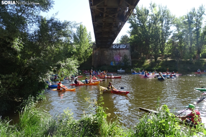 Fotos: Cientos de pirag&uuml;istas surcan las aguas del Duero en una nueva edici&oacute;n de su Traves&iacute;