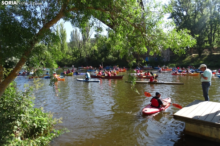 Fotos: Cientos de pirag&uuml;istas surcan las aguas del Duero en una nueva edici&oacute;n de su Traves&iacute;