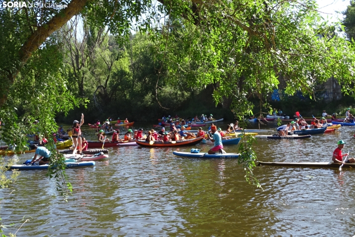 Fotos: Cientos de pirag&uuml;istas surcan las aguas del Duero en una nueva edici&oacute;n de su Traves&iacute;