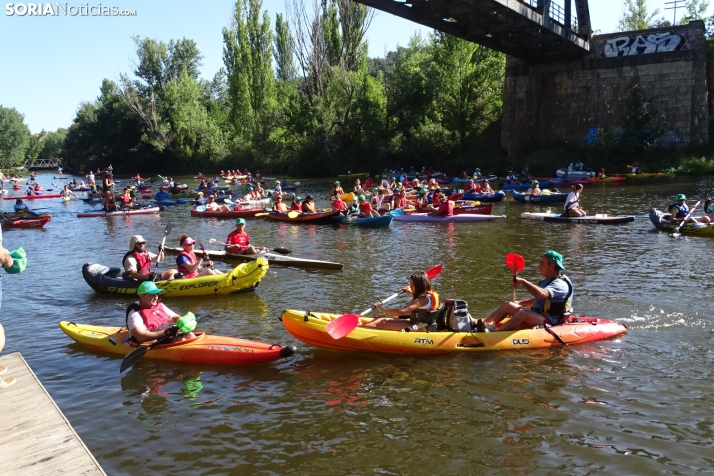 Fotos: Cientos de pirag&uuml;istas surcan las aguas del Duero en una nueva edici&oacute;n de su Traves&iacute;