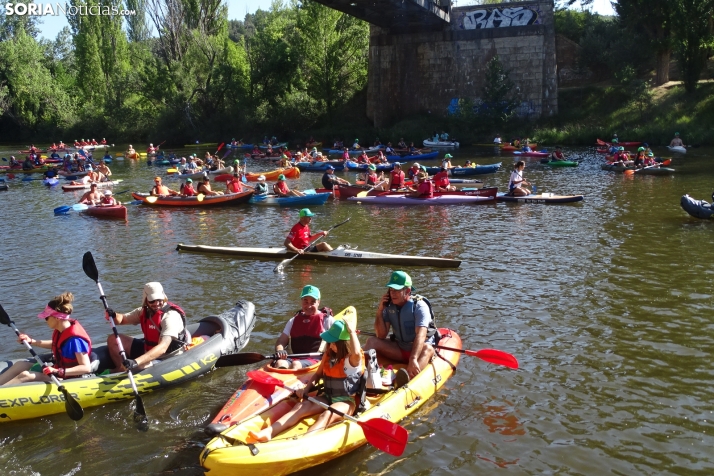 Fotos: Cientos de pirag&uuml;istas surcan las aguas del Duero en una nueva edici&oacute;n de su Traves&iacute;