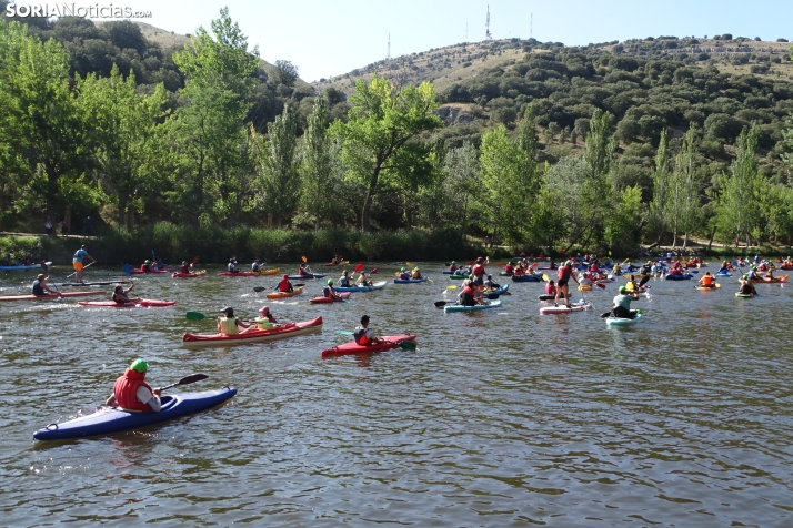 Fotos: Cientos de pirag&uuml;istas surcan las aguas del Duero en una nueva edici&oacute;n de su Traves&iacute;