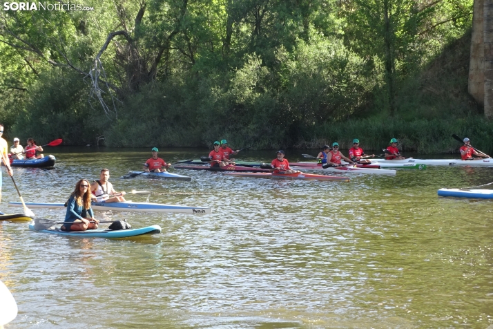 Fotos: Cientos de pirag&uuml;istas surcan las aguas del Duero en una nueva edici&oacute;n de su Traves&iacute;