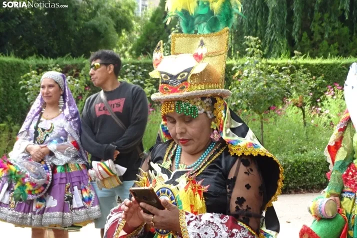 Una imagen de la fiesta boliviana esta mañana en la Dehesa. (PC
