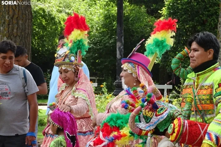 Una imagen de la fiesta boliviana esta mañana en la Dehesa. (PC