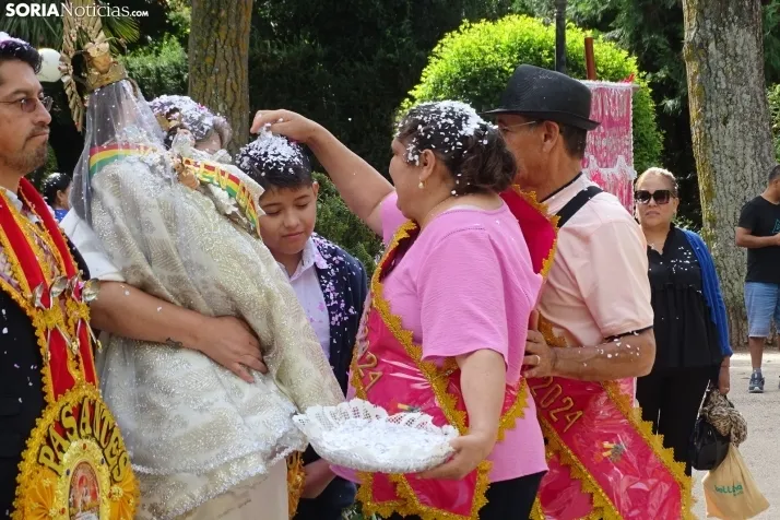 Una imagen de la fiesta boliviana esta mañana en la Dehesa. (PC