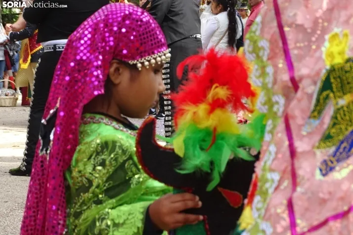 Una imagen de la fiesta boliviana esta mañana en la Dehesa. (PC