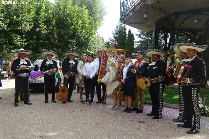 Una imagen de la fiesta boliviana esta mañana en la Dehesa. (PC