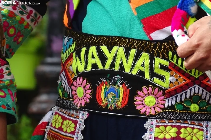 Una imagen de la fiesta boliviana esta mañana en la Dehesa. (PC