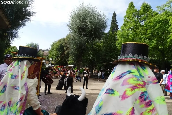 Una imagen de la fiesta boliviana esta mañana en la Dehesa. (PC