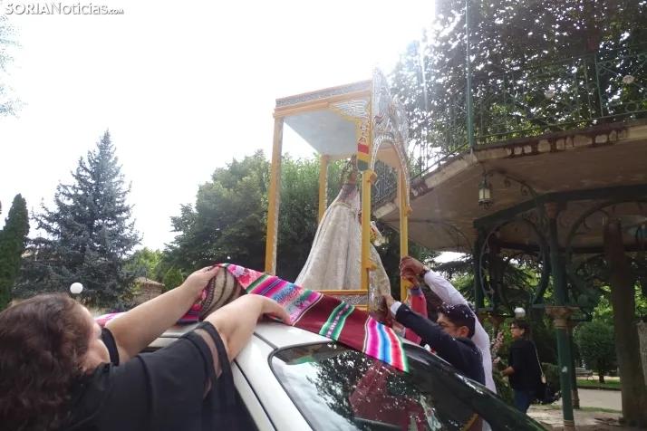 Una imagen de la fiesta boliviana esta mañana en la Dehesa. (PC