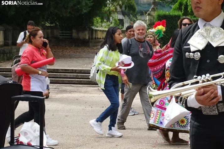 Una imagen de la fiesta boliviana esta mañana en la Dehesa. (PC