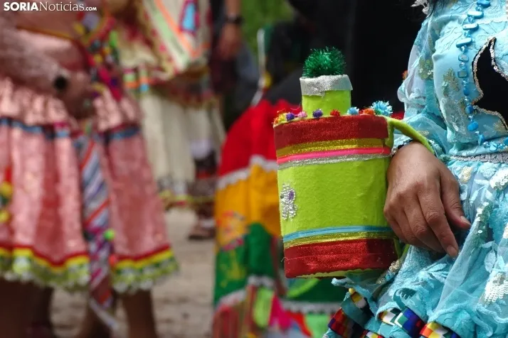 Una imagen de la fiesta boliviana esta mañana en la Dehesa. (PC