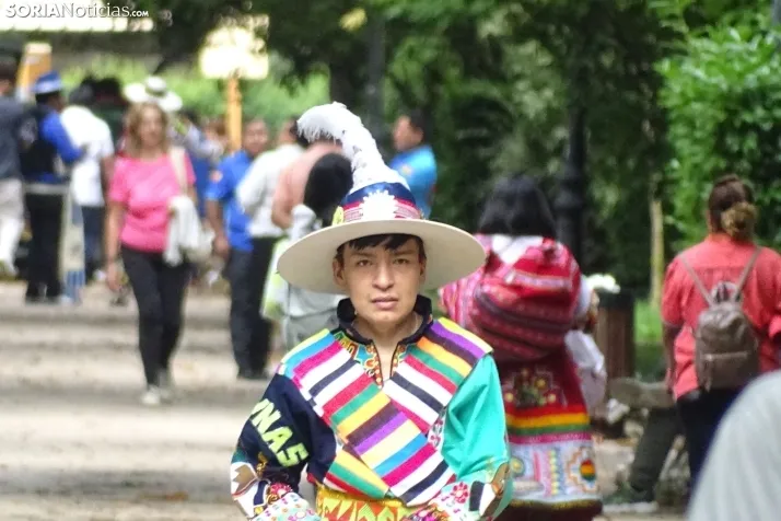 Una imagen de la fiesta boliviana esta mañana en la Dehesa. (PC