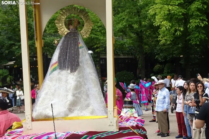 Una imagen de la fiesta boliviana esta mañana en la Dehesa. (PC