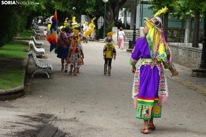 Una imagen de la fiesta boliviana esta mañana en la Dehesa. (PC