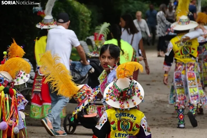 Una imagen de la fiesta boliviana esta mañana en la Dehesa. (PC