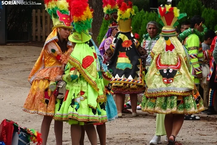 Una imagen de la fiesta boliviana esta mañana en la Dehesa. (PC
