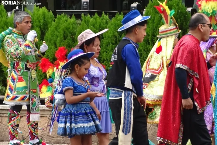 Una imagen de la fiesta boliviana esta mañana en la Dehesa. (PC