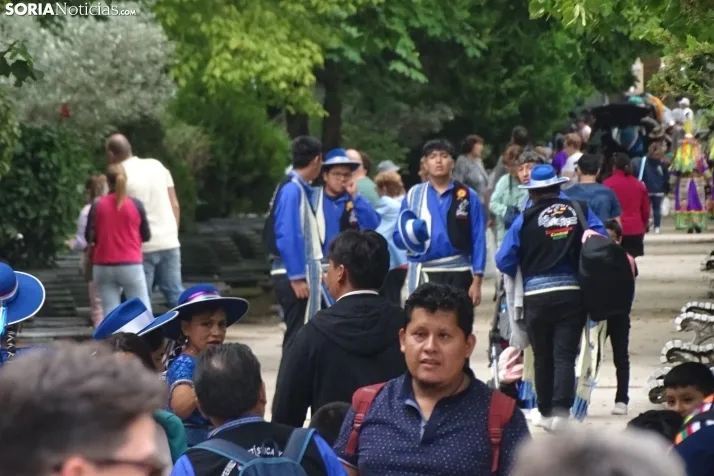 Una imagen de la fiesta boliviana esta mañana en la Dehesa. (PC