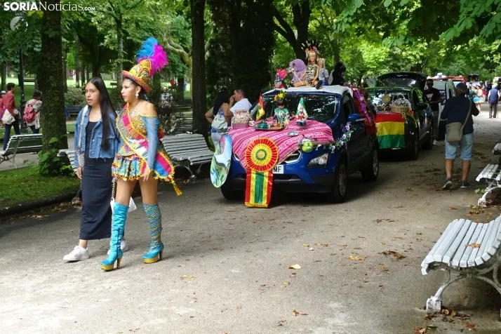 Una imagen de la fiesta boliviana esta mañana en la Dehesa. (PC