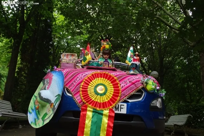 Una imagen de la fiesta boliviana esta mañana en la Dehesa. (PC