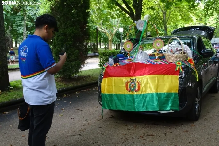 Una imagen de la fiesta boliviana esta mañana en la Dehesa. (PC