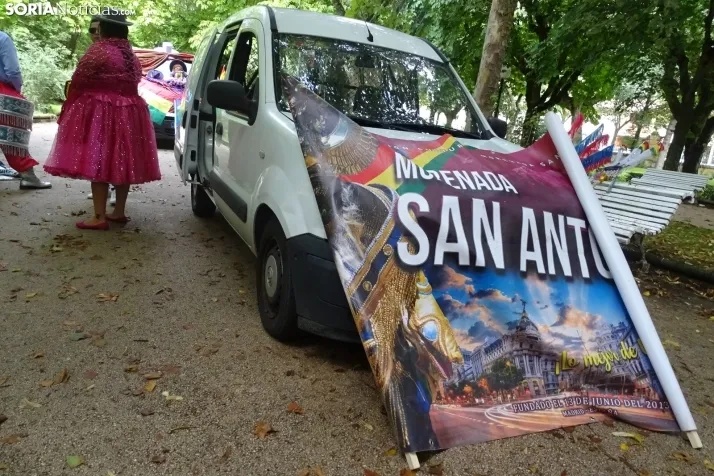 Una imagen de la fiesta boliviana esta mañana en la Dehesa. (PC