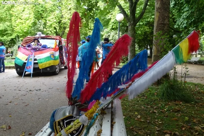 Una imagen de la fiesta boliviana esta mañana en la Dehesa. (PC