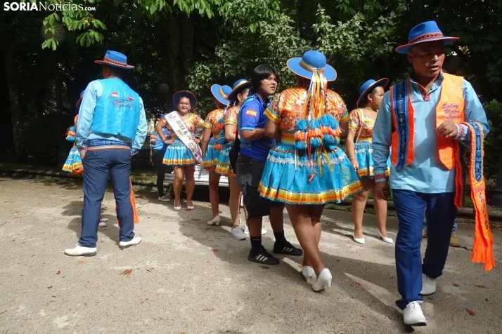 Una imagen de la fiesta boliviana esta mañana en la Dehesa. (PC