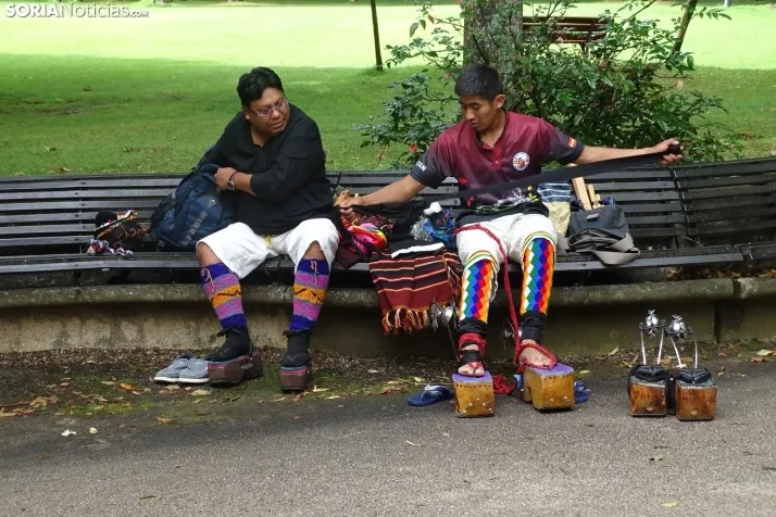 Una imagen de la fiesta boliviana esta mañana en la Dehesa. (PC