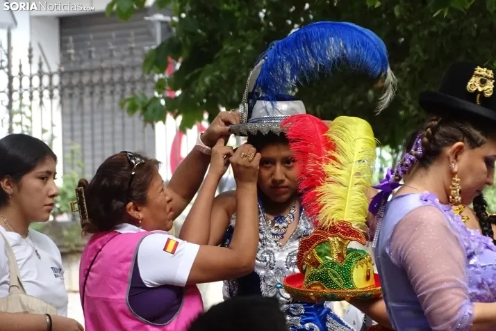 Una imagen de la fiesta boliviana esta mañana en la Dehesa. (PC