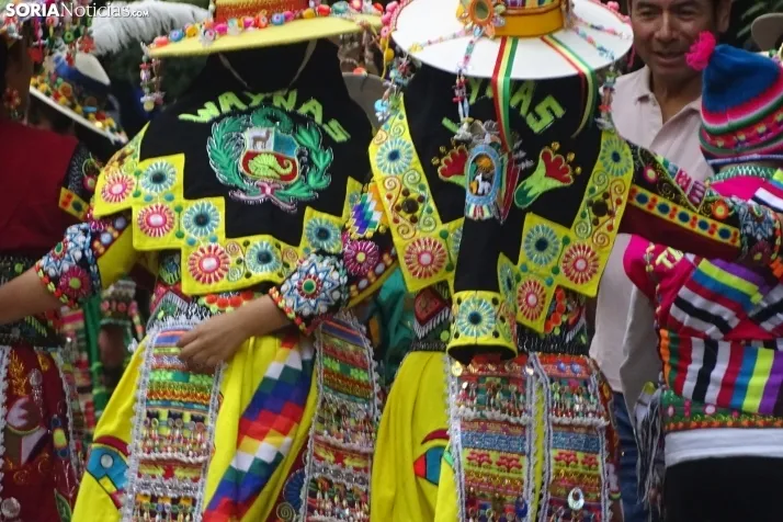 Una imagen de la fiesta boliviana esta mañana en la Dehesa. (PC
