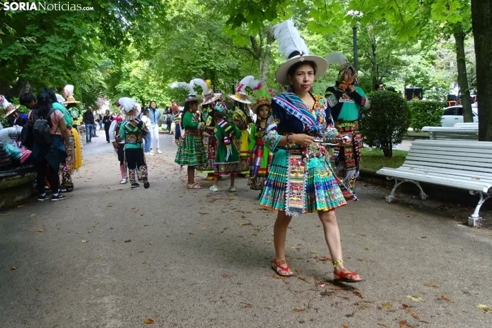 Una imagen de la fiesta boliviana esta mañana en la Dehesa. (PC