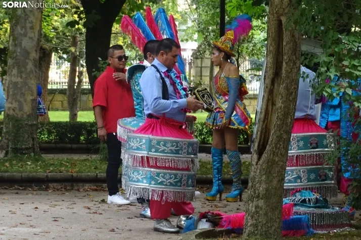 Una imagen de la fiesta boliviana esta mañana en la Dehesa. (PC