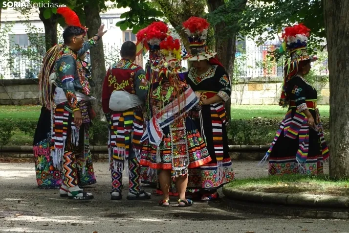 Una imagen de la fiesta boliviana esta mañana en la Dehesa. (PC