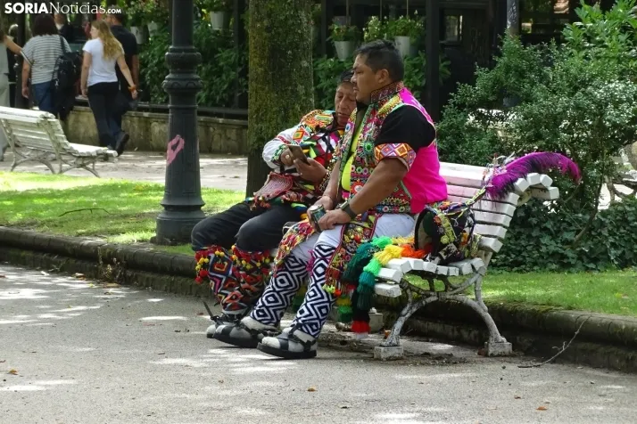 Una imagen de la fiesta boliviana esta mañana en la Dehesa. (PC
