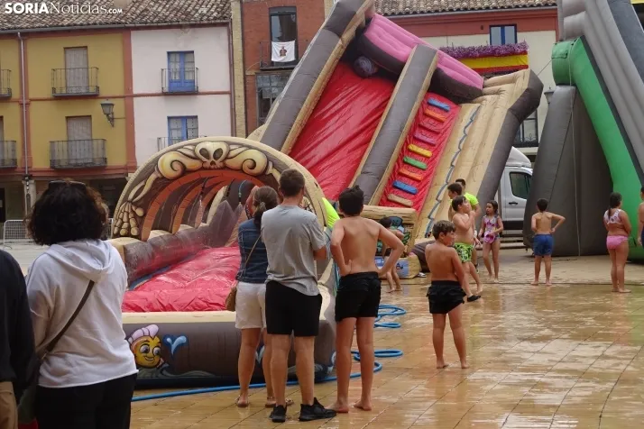 Una imagen de la mañana festiva hoy sábado en Almazán. /PC