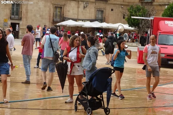 Una imagen de la mañana festiva hoy sábado en Almazán. /PC